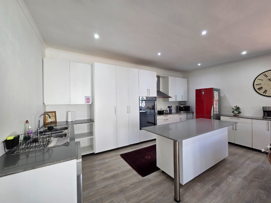 6 Bedroom Property for Sale in Waverley Free State
